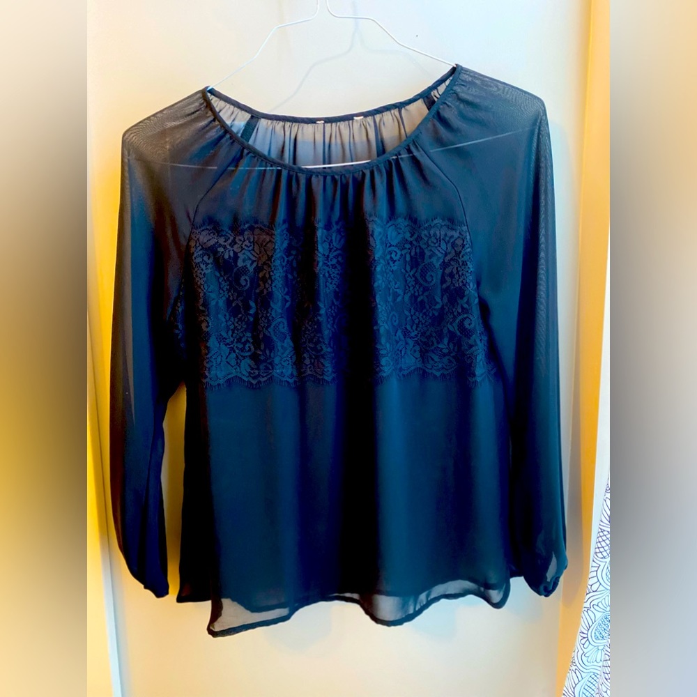 Loft x sm Gorgeous black lacy blouse. See through other than where lace is!
